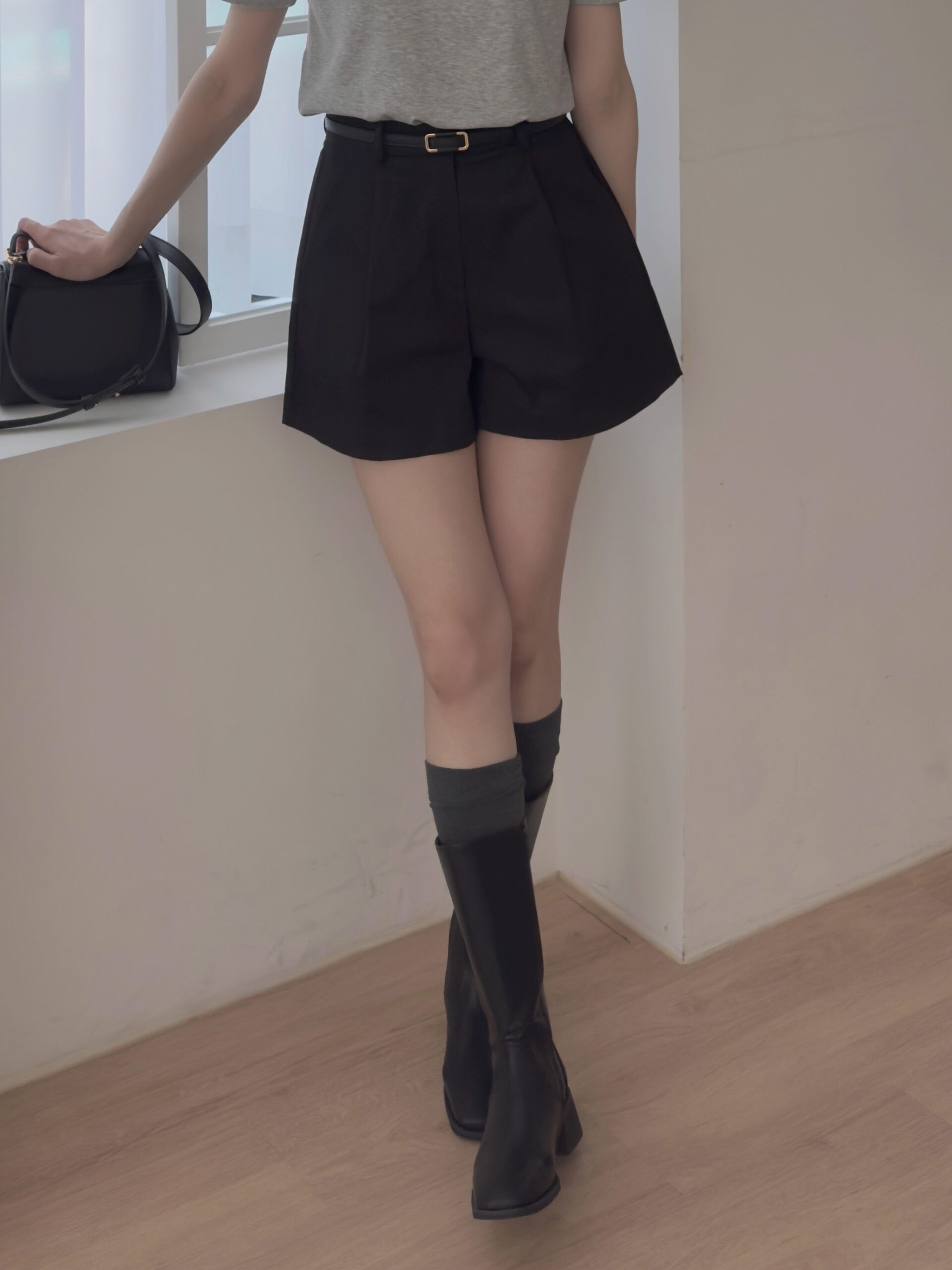 單褶俐落修身藏肉短褲
