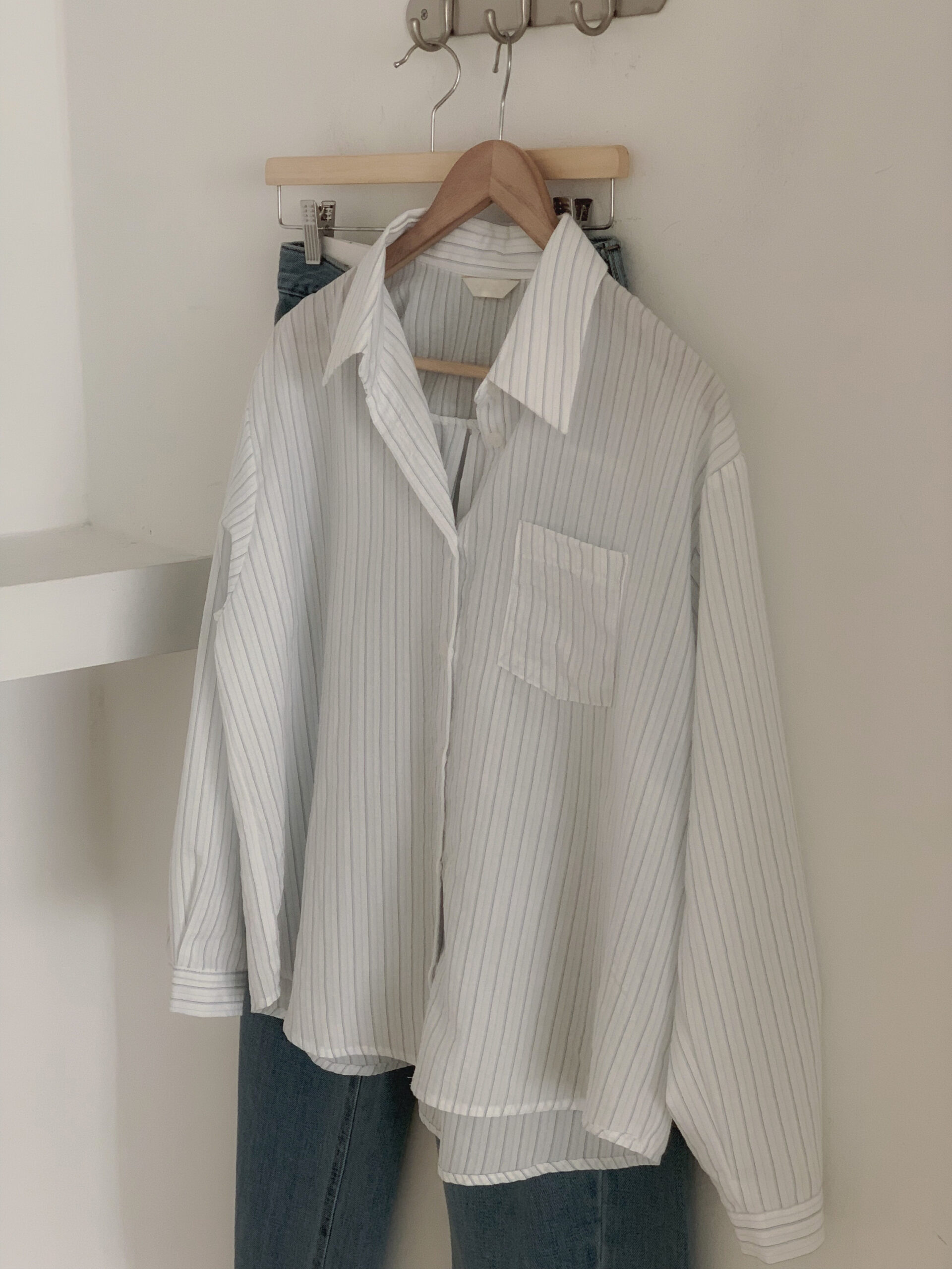 淺藍紋路透氣自然襯衫