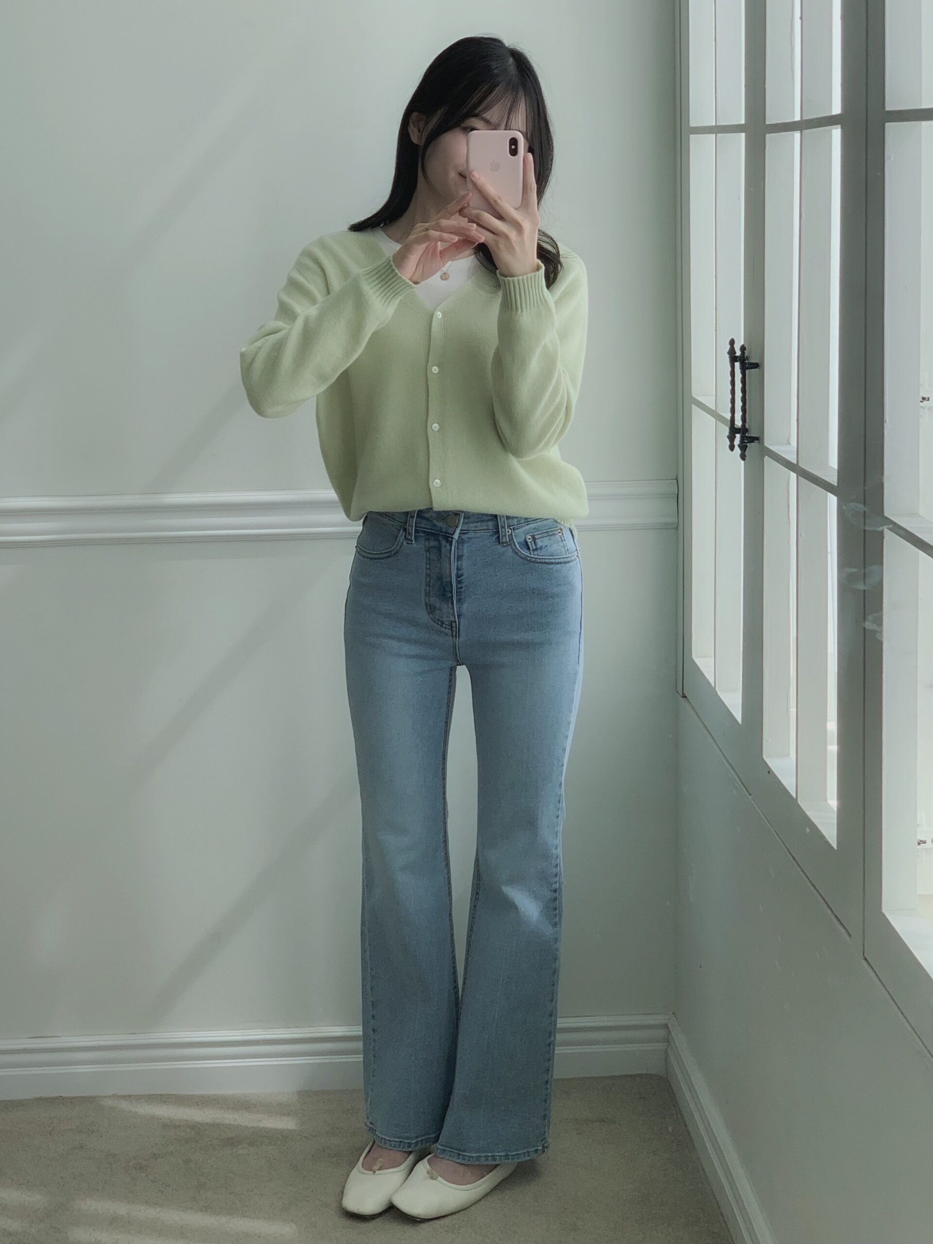 細長包覆微喇叭牛仔褲